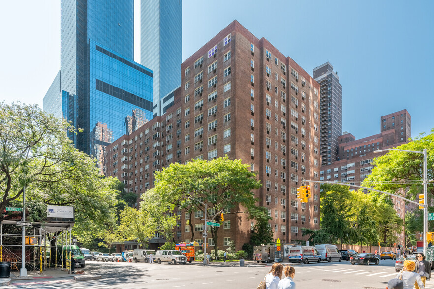 30 W 60th St, New York, NY à louer - Photo du bâtiment - Image 1 de 5