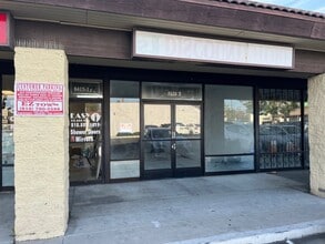 8401-8425 Reseda Blvd, Northridge, CA à louer Photo intérieure- Image 1 de 4