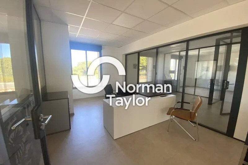 Office in Montpellier for lease - Building Photo - Image 2 of 12
