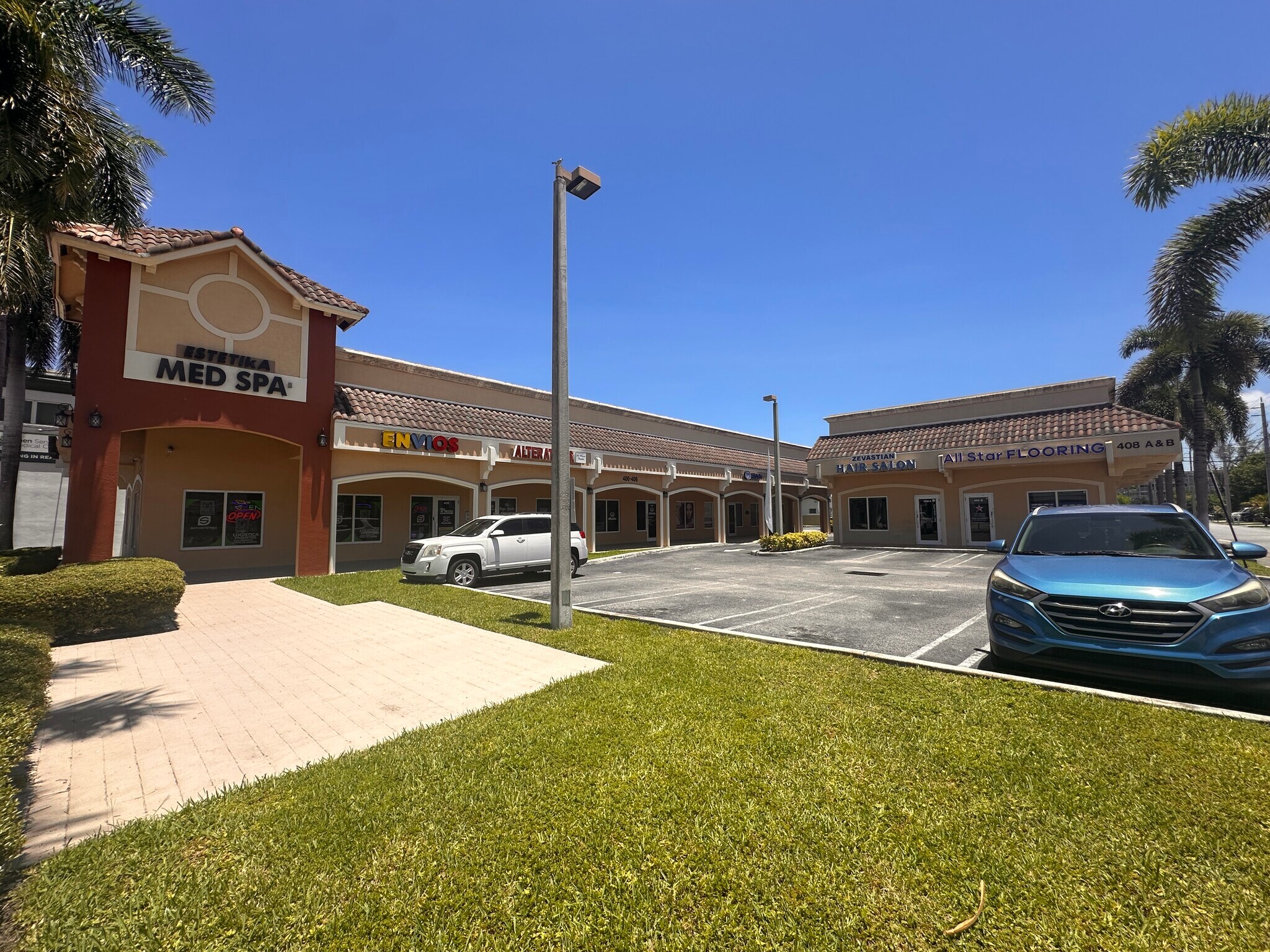 400 E Hallandale Beach Blvd, Hallandale Beach, FL à louer Photo du bâtiment- Image 1 de 16