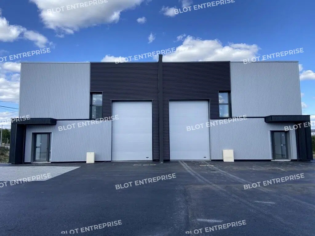 Industrial in Noyal-sur-Vilaine for lease Building Photo- Image 1 of 11
