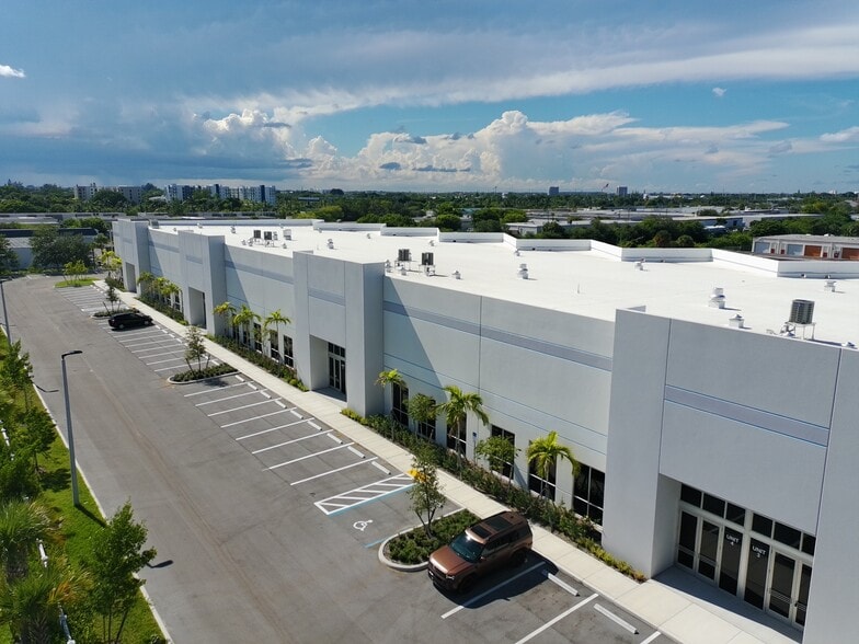 1501 N Florida Mango Rd, West Palm Beach, FL for lease - Building Photo - Image 2 of 21