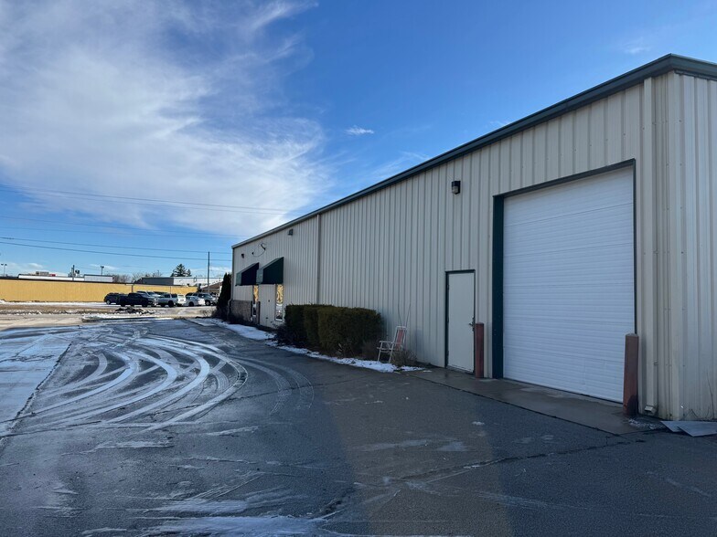 1410 S 39th St, Manitowoc, WI à vendre - Photo du bâtiment - Image 2 de 3