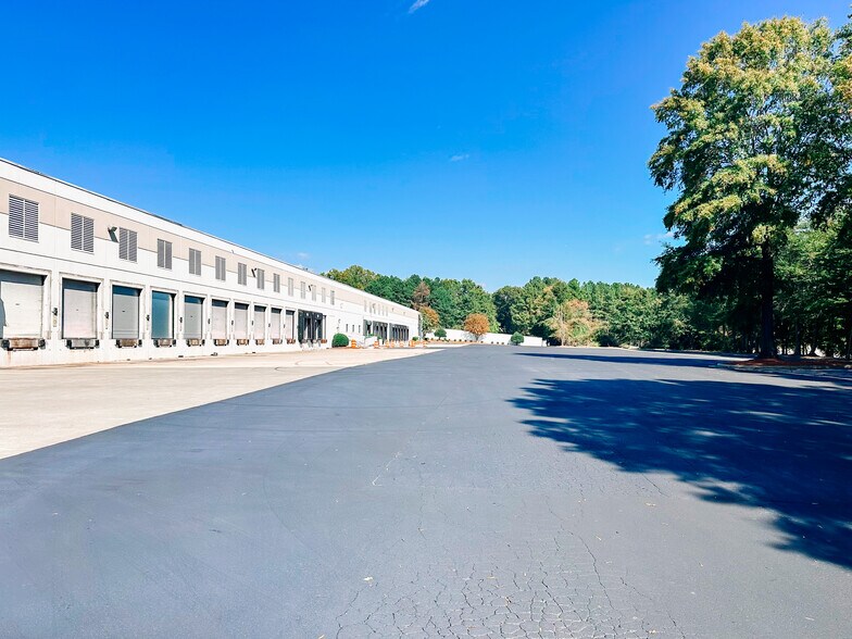 3508 Tricenter Blvd, Durham, NC à louer - Photo du bâtiment - Image 2 de 18