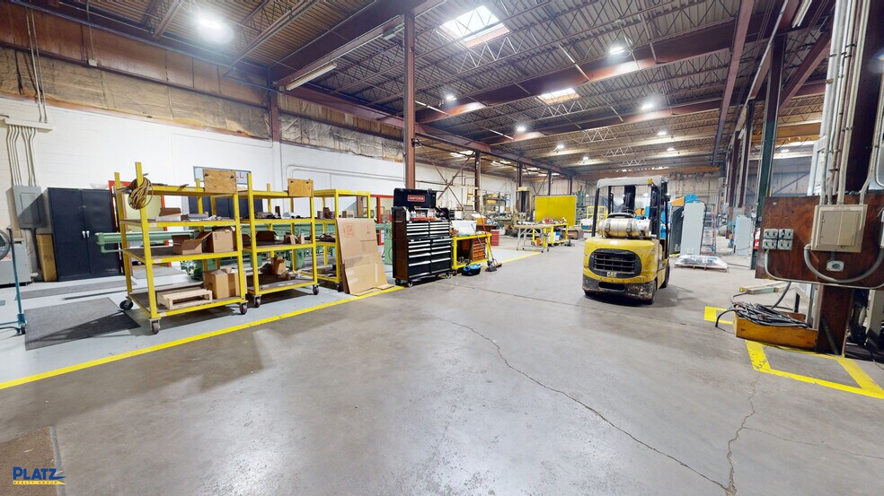 557 Mcclurg Rd, Youngstown, OH à vendre - Photo du bâtiment - Image 2 de 16