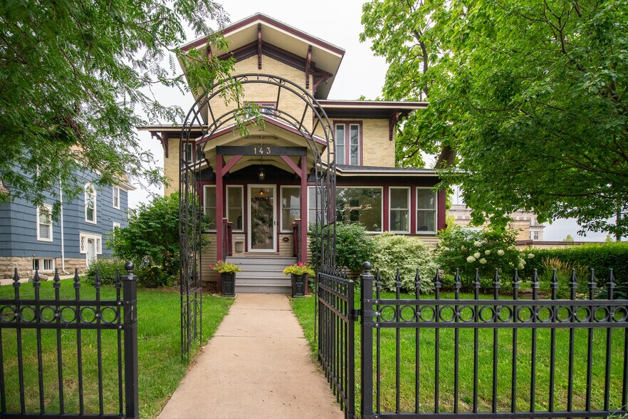 143 Church Ave, Oshkosh, WI à vendre - Photo du bâtiment - Image 2 de 57