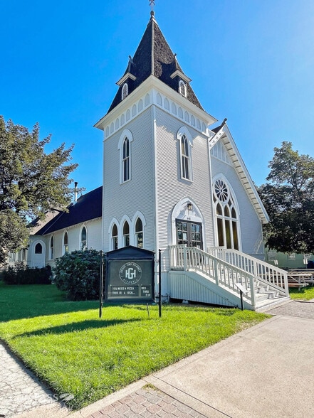 641 SW Cascade Ave, Redmond, OR à vendre - Photo du bâtiment - Image 2 de 23
