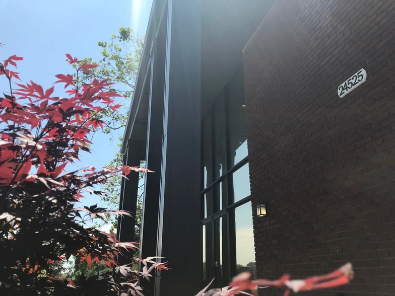 24525 Southfield Rd, Southfield, MI for lease - Building Photo - Image 2 of 13