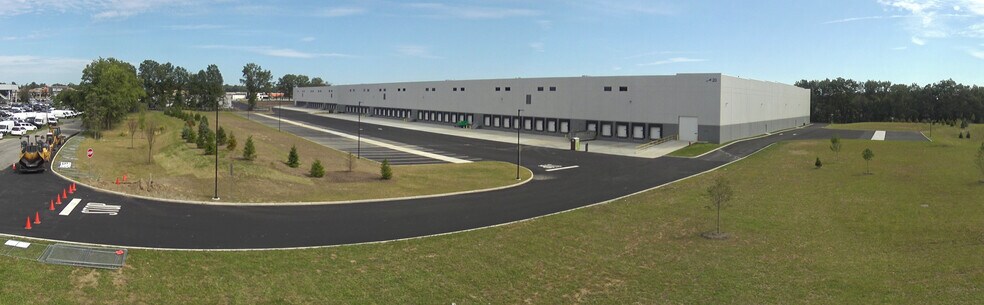 20 Farinella Dr, East Hanover, NJ for lease - Building Photo - Image 1 of 9