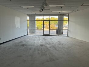 1843-1857 W Ehringhaus Street, Elizabeth City, NC à louer Photo intérieure- Image 2 de 4