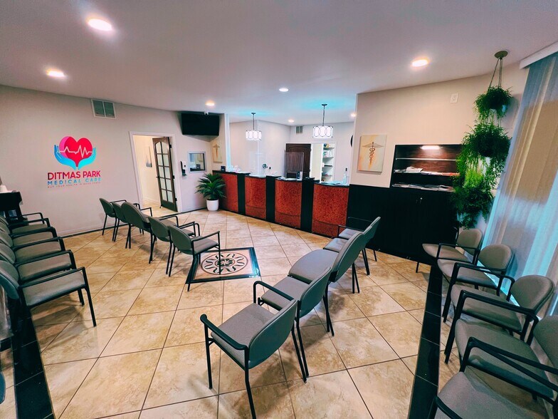 2020 Cortelyou Rd, Brooklyn, NY à louer - Hall d’entrée - Image 2 de 16