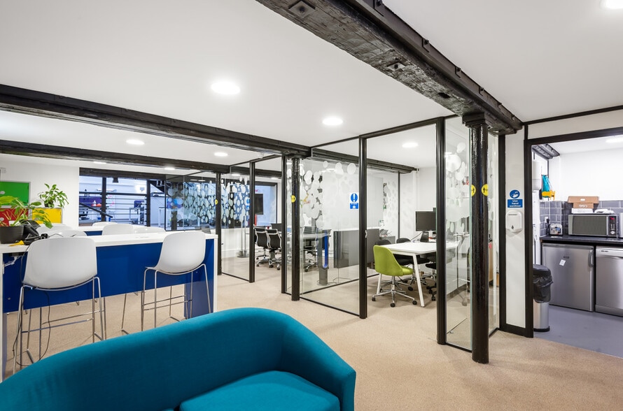 The Green, West Drayton à louer - Photo du bâtiment - Image 3 de 14