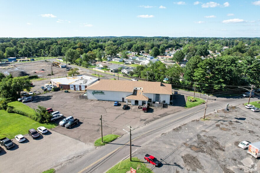 5301 Bristol Emilie Rd, Levittown, PA à vendre - Aérien - Image 1 de 19
