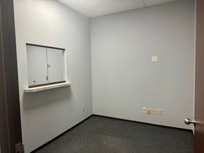 9810 FM 1960 Bypass Rd W, Humble, TX for lease Interior Photo- Image 2 of 5