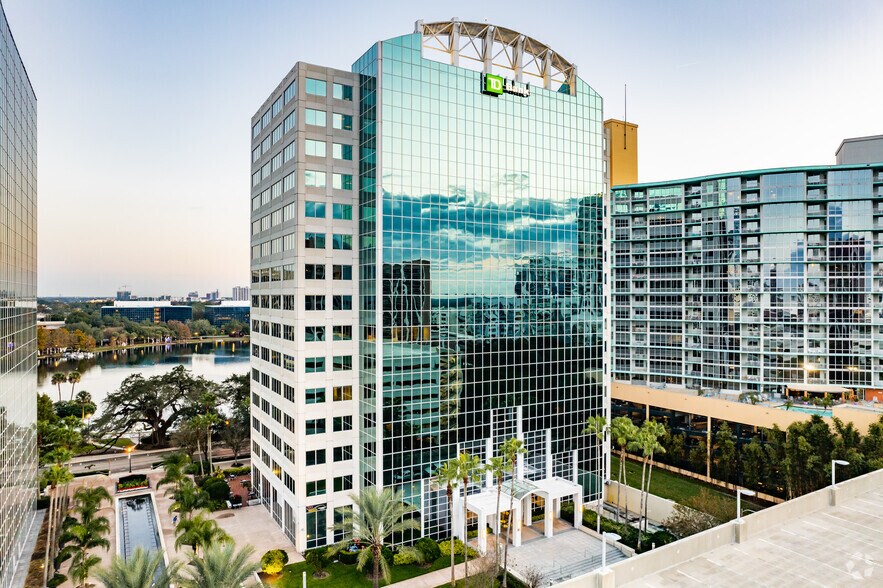 301 E Pine St, Orlando, FL à louer - Photo du bâtiment - Image 2 de 5