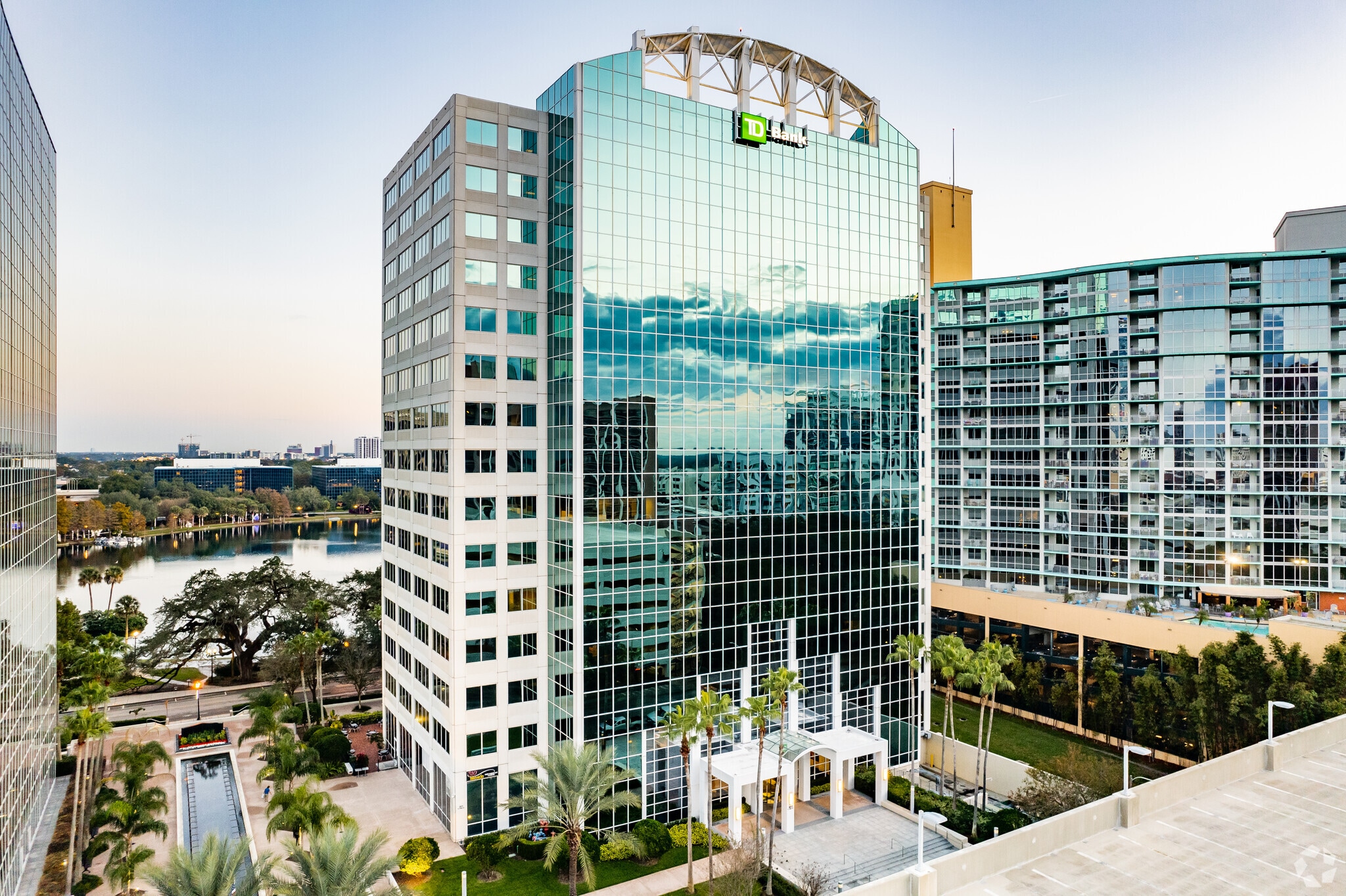 301 E Pine St, Orlando, FL à louer Photo du bâtiment- Image 1 de 5