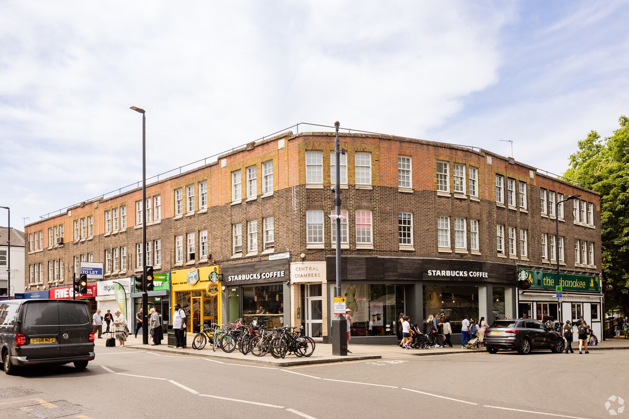 The Broadway, Londres à louer Photo du bâtiment- Image 1 de 6