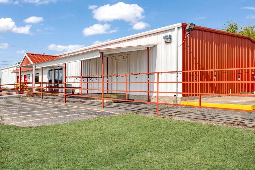 3610 N Main St, Paris, TX à vendre - Photo du bâtiment - Image 3 de 25