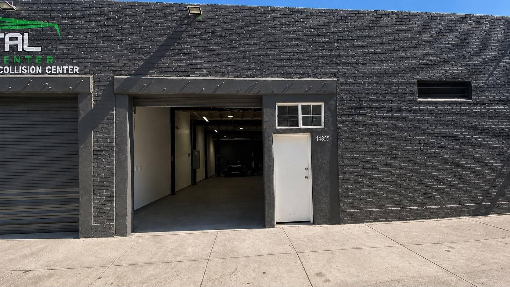 14855 Bessemer St, Van Nuys, CA for lease Interior Photo- Image 1 of 5