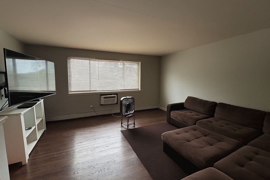 2019 W 111th St, Chicago, IL for sale - Building Photo - Image 2 of 7