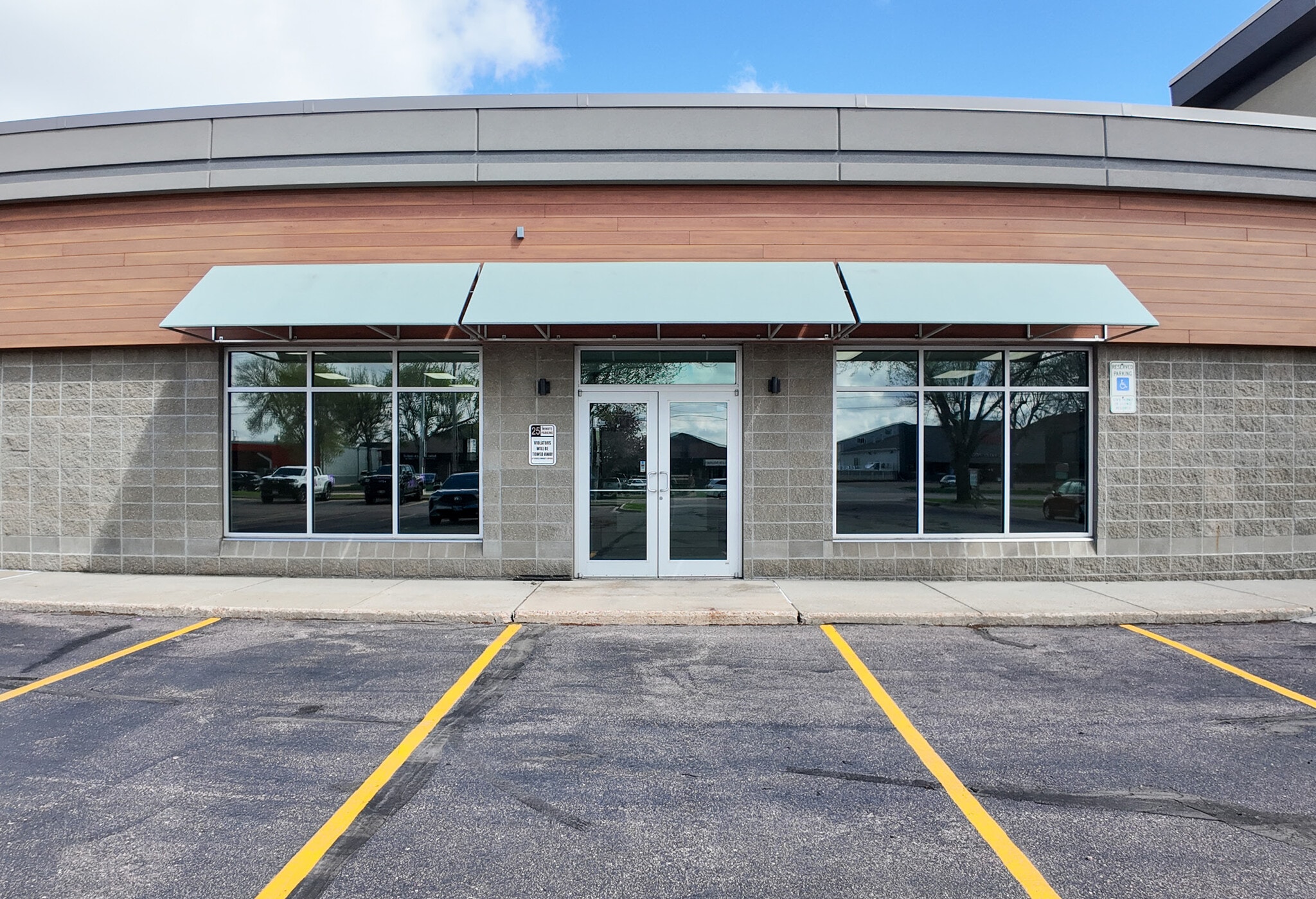 1112 W 41st St, Sioux Falls, SD for lease Building Photo- Image 1 of 10
