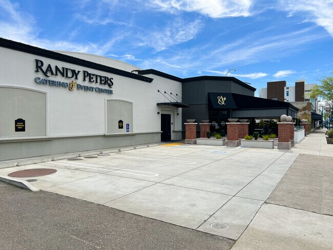 Plus de détails pour 105 Vernon St, Roseville, CA - Commerce de détail à vendre