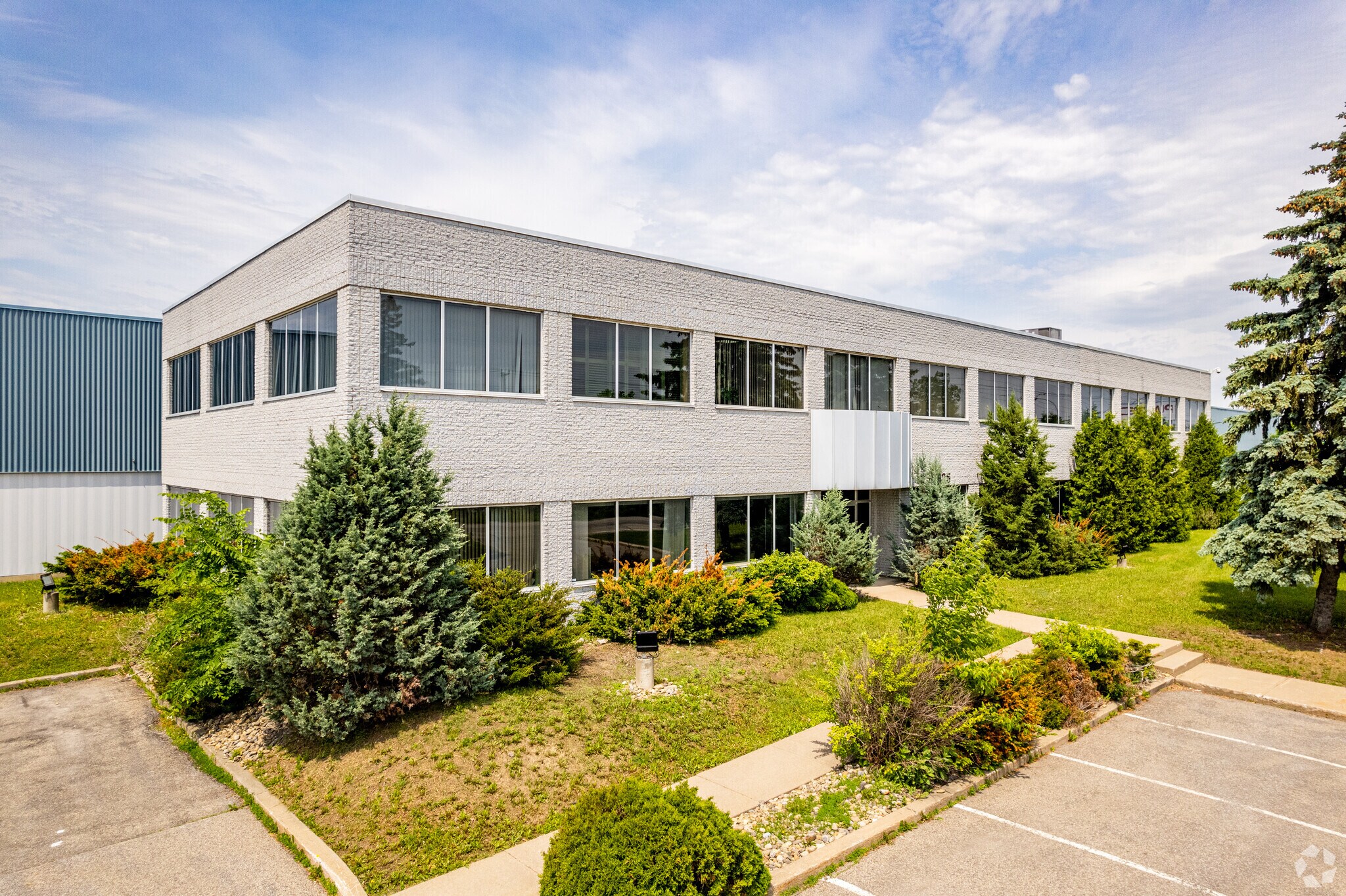 1821-1825 Boul Lionel-Bertrand, Boisbriand, QC for lease Primary Photo- Image 1 of 10