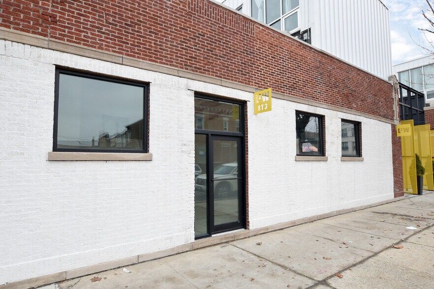 3801 W Fullerton Ave, Chicago, IL à louer - Photo du bâtiment - Image 3 de 7