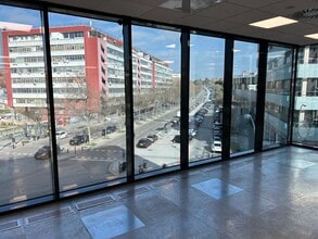 Calle de Julián Camarillo, 42, Madrid, Madrid for lease Interior Photo- Image 2 of 2