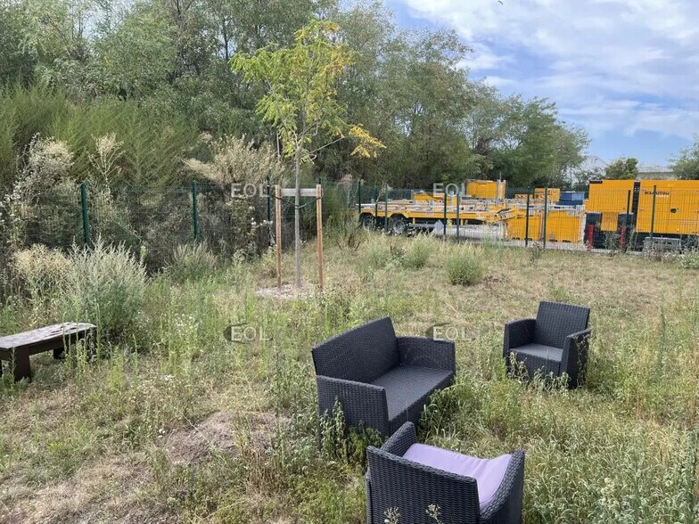 Flex in Corbas for lease - Building Photo - Image 3 of 12