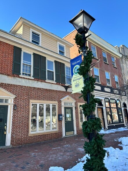328 High St, Burlington, NJ à louer - Photo principale - Image 1 de 12