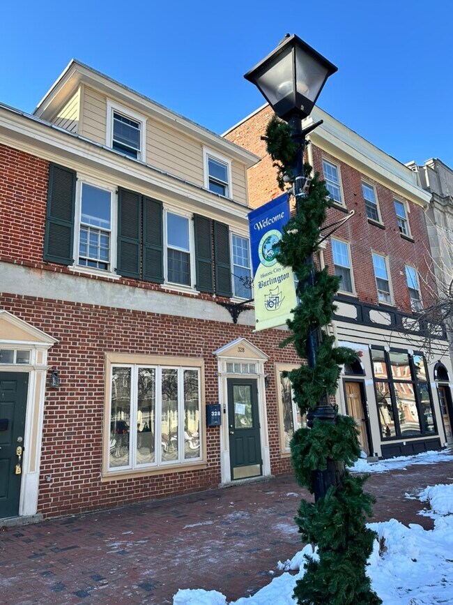 More details for 328 High St, Burlington, NJ - Office for Lease