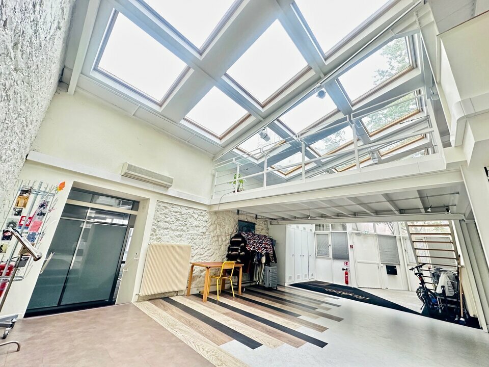 302 Rue De Charenton, Paris, PAR 75012 -  -  - Interior Photo - Image 2 of 6