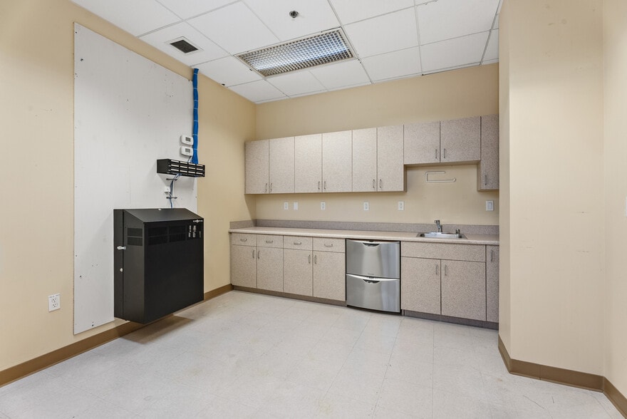 33302 Valle Rd, San Juan Capistrano, CA for sale - Interior Photo - Image 3 of 20