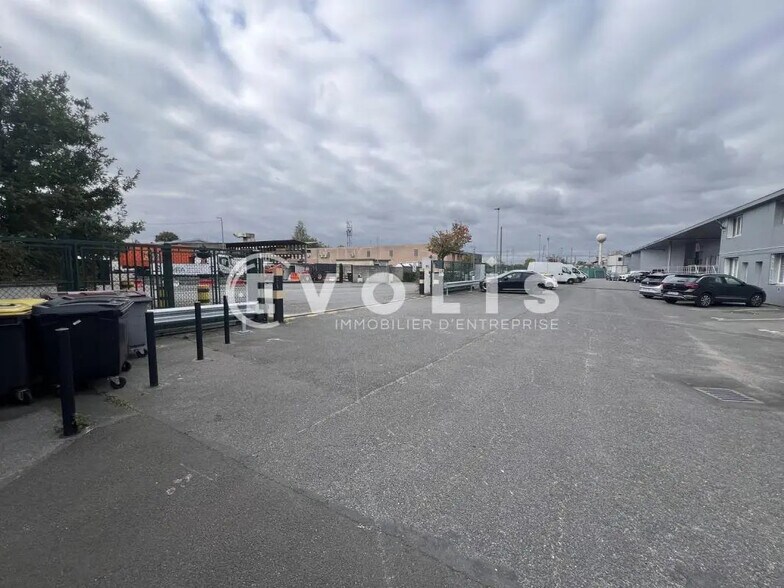 Bureau dans Sucy-en-Brie à louer - Photo du bâtiment - Image 2 de 4