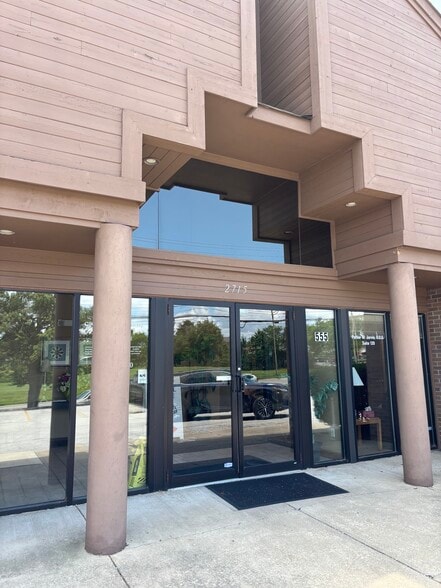 555 W Schrock Rd, Westerville, OH for sale - Building Photo - Image 2 of 11