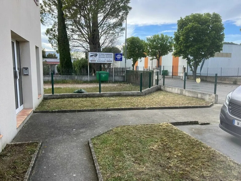 Flex dans Avignon à louer - Photo du bâtiment - Image 2 de 10