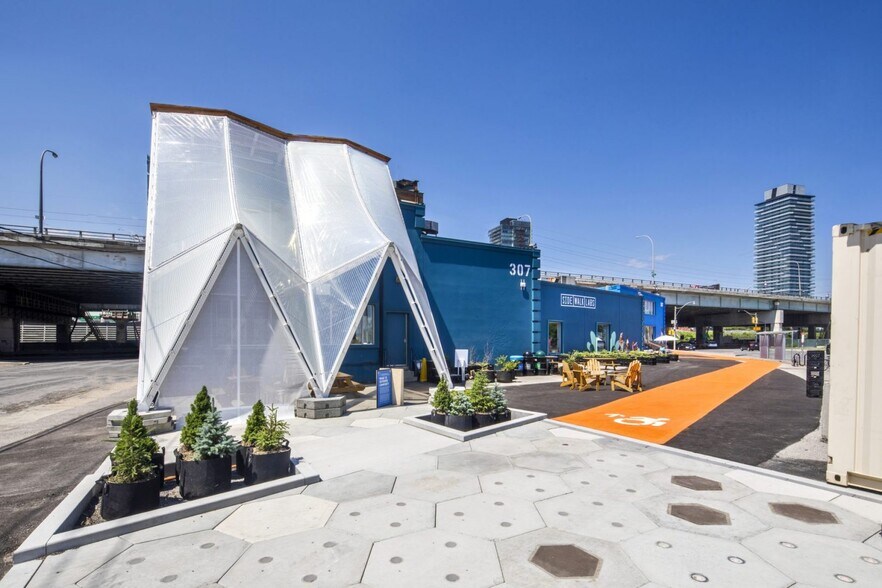 307 Lake Shore Blvd E, Toronto, ON à louer - Photo du bâtiment - Image 2 de 2