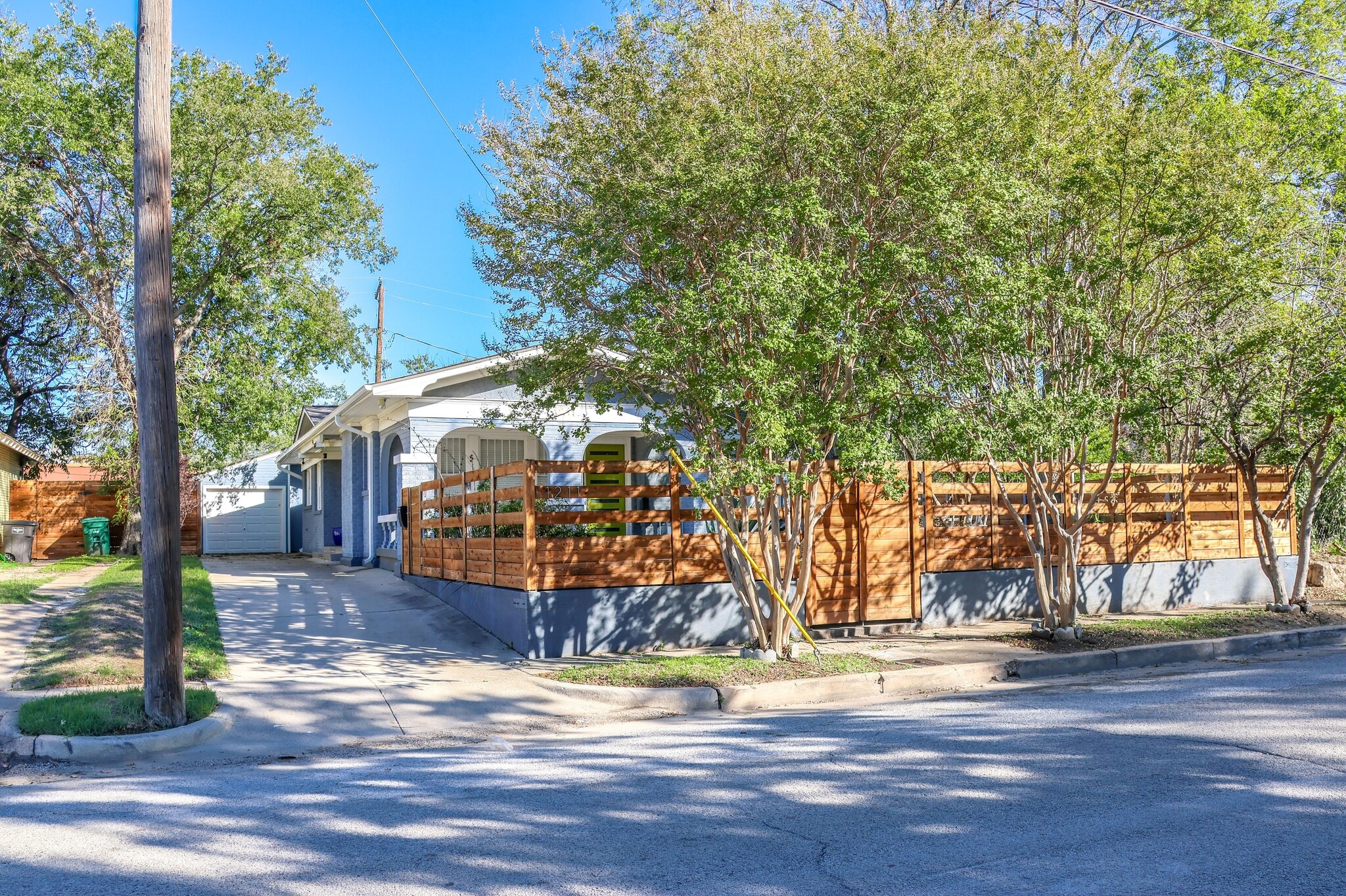 1211 S Lake St, Fort Worth, TX for lease Primary Photo- Image 1 of 9