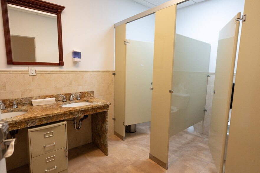 214-25 42nd Ave, Bayside, NY à vendre - Photo intérieure - Image 3 de 29