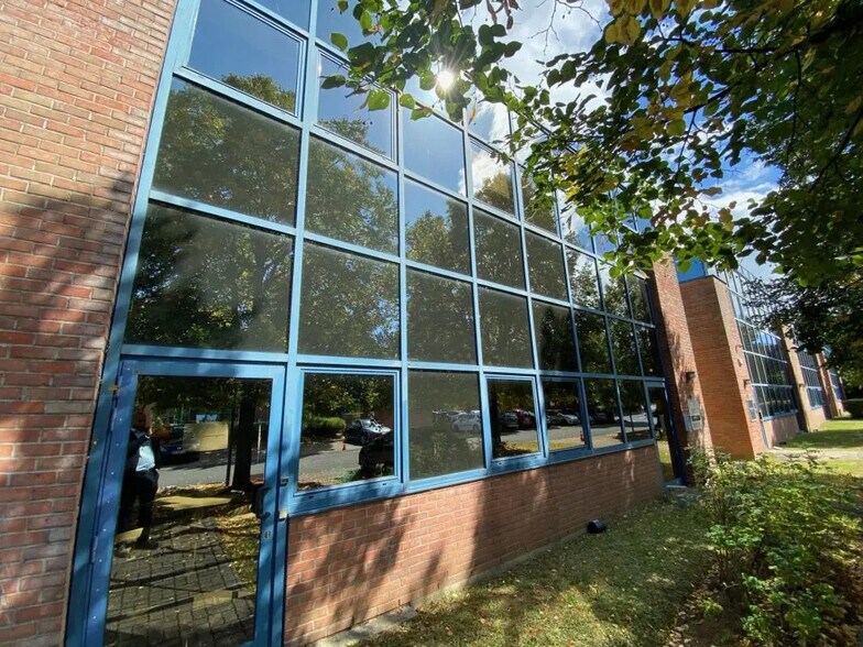 Bureau dans Noisy-le-Grand à louer - Photo du bâtiment - Image 1 de 5