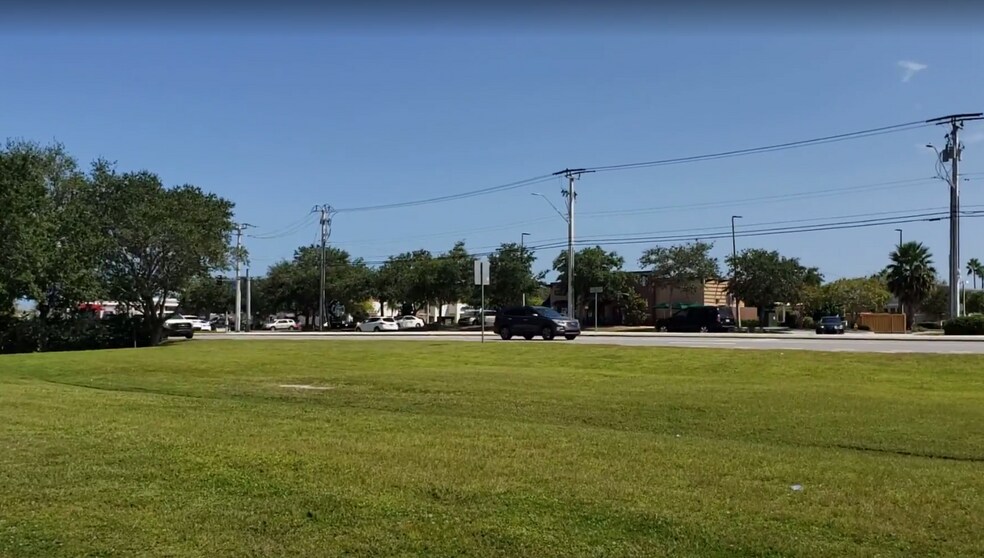 602-628 Barnes Blvd, Rockledge, FL à vendre - Photo du bâtiment - Image 2 de 5