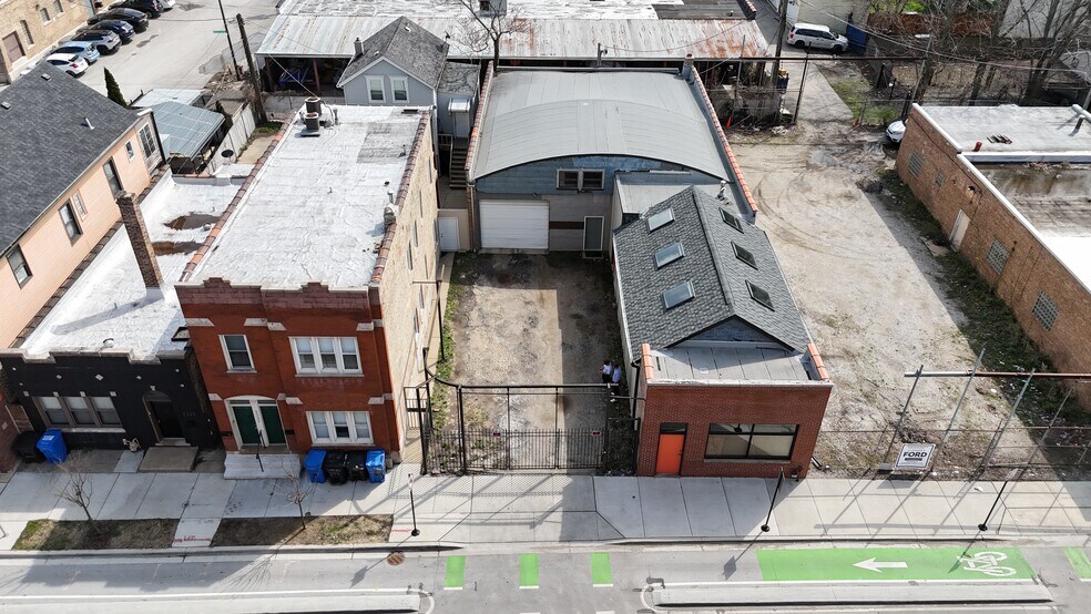 2339-2341 W Grand Ave Ave, Chicago, IL à vendre - Photo du bâtiment - Image 1 de 2