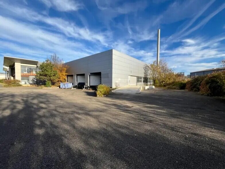 74 Rue Elisée Reclus, Décines-Charpieu for lease - Building Photo - Image 2 of 4