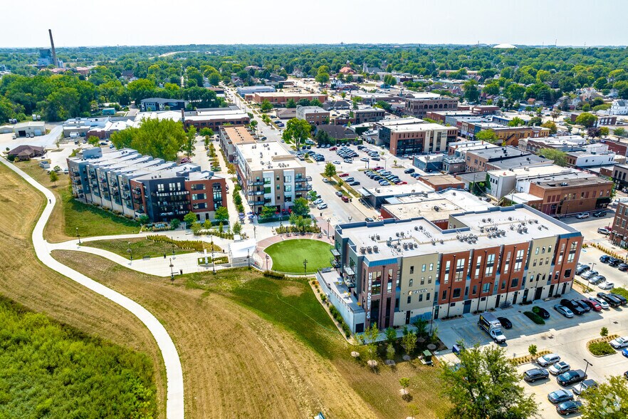 200 State St, Cedar Falls, IA à louer - Aérien - Image 2 de 2