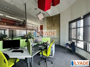 Office in Marseille for lease Interior Photo- Image 2 of 3