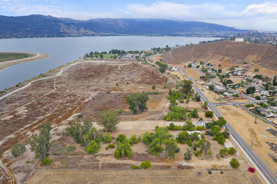 816-880 E Lakeshore Dr, Lake Elsinore, CA for sale - Aerial - Image 3 of 30