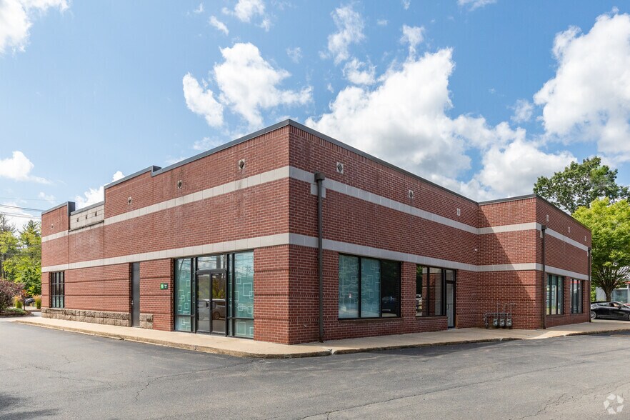 999 Worcester St, Wellesley, MA à louer - Photo du bâtiment - Image 2 de 4