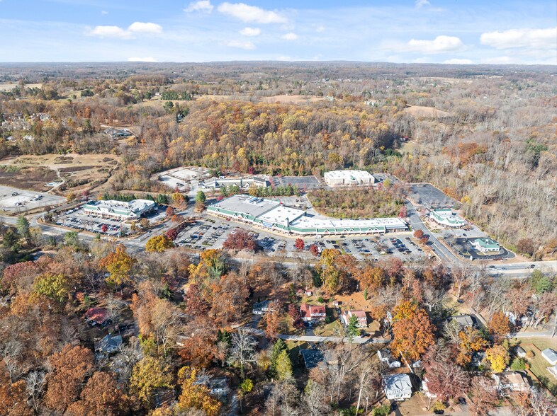4855 West Chester Pike, Newtown Square, PA à louer - Photo du bâtiment - Image 3 de 34