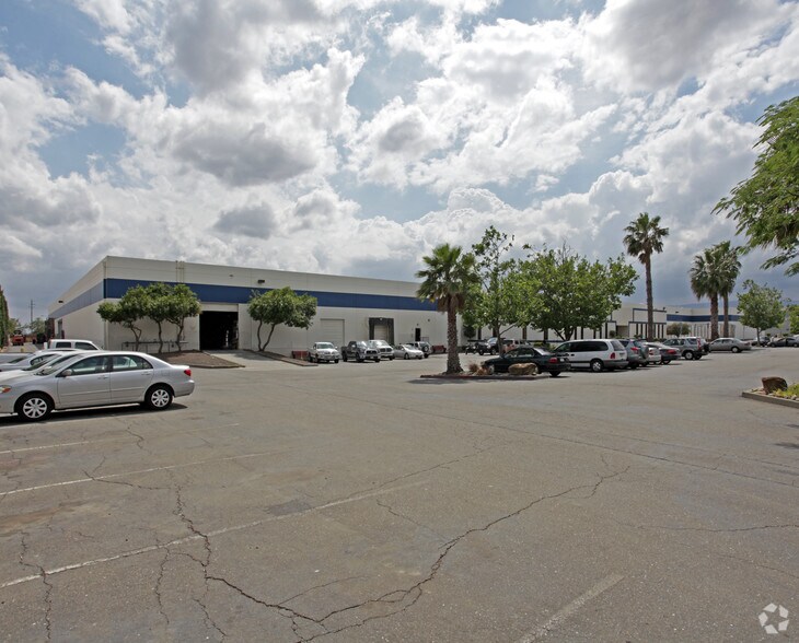 902 Aldridge Rd, Vacaville, CA for sale - Primary Photo - Image 1 of 2